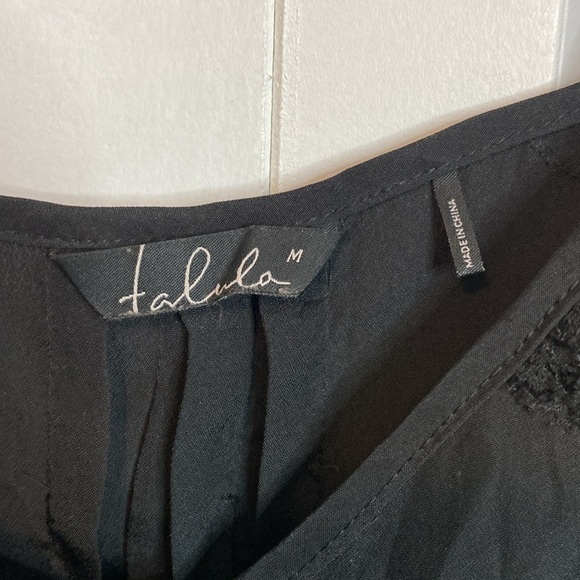 💚 Talula | Black Lace Trim Cami Top - Adjustable Straps - medium - Picture 2 of 7